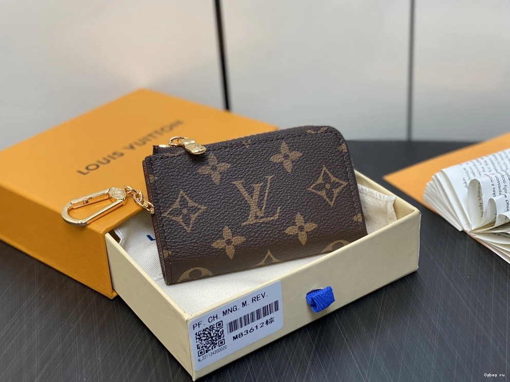 LOUIS Noa WALLET-11*7*1.5cm VUITTON 0710